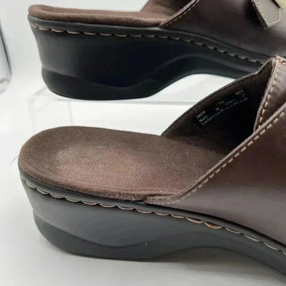 Clarks Bendables 9.5M Brown Leather Slip-On Clogs Womens Buckle Detail - Picture 7 of 11